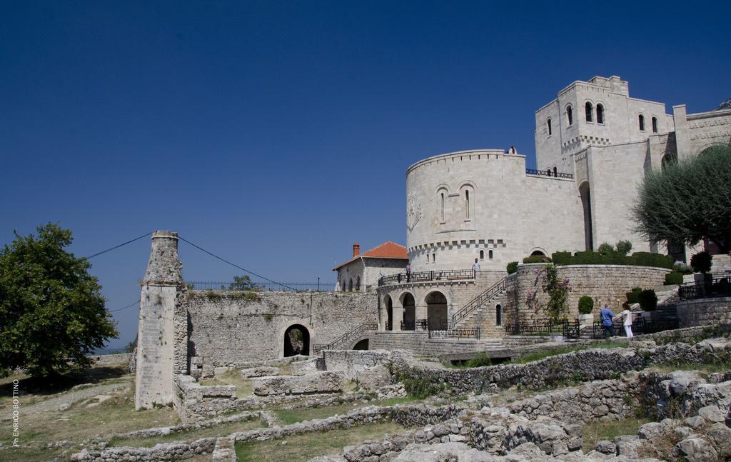 Hotel Panorama Kruje View On The Castle And The Old Town Extérieur photo